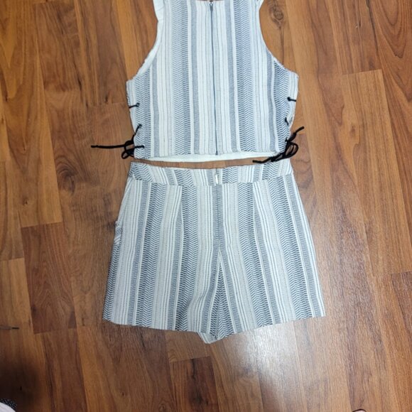 BCBGeneration 2-piece short outfit - Picture 2 of 5